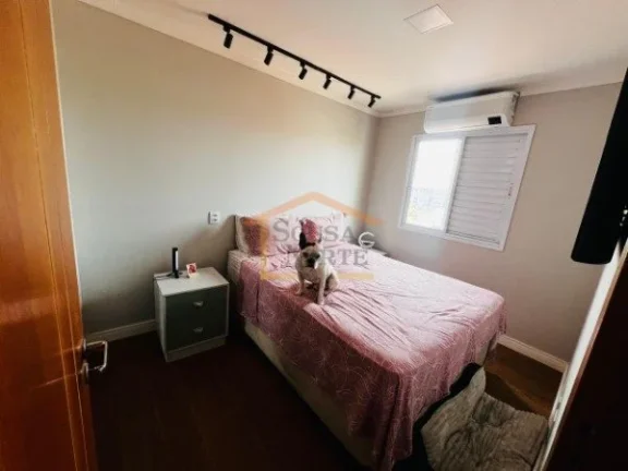 Imagem Casa em condomínio com 2 dormitórios, sendo 1 com closet, sala integrada à cozinha americana, esc...