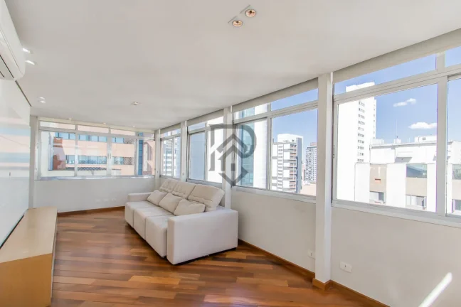 Imagem Apartamento reformado andar alto proximo metrô