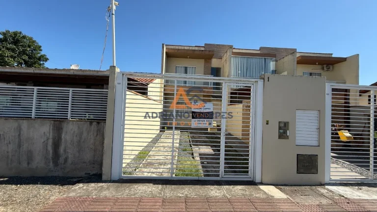 Imagem OPORTUNIDADE. Sobrado geminado com 02 suítes, na Praia de Gravatá, Navegantes. Adriano Carpes Imóveis vende.