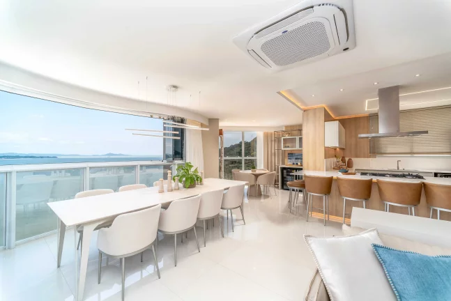 Imagem Apartamento com 4 dormitórios sendo 4 suítes e 4 vagas de garagem em Balneário Camboriú/SC
