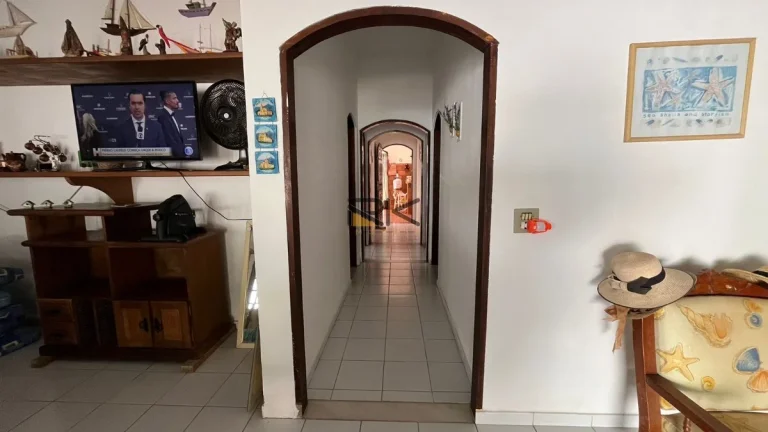 Imagem CASA EM CONDOMINIO COM 4 DORMITÓRIOS,4 VAGAS DE GARAGEM,VARANDA GOURMET COM CHURRASQUEIRA E PISCINA.