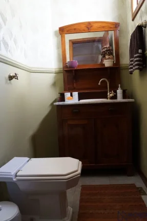Imagem Casa ampla , 3 dormitórios, suíte,2 vagas de garagem no Bairro Duque de Caxias.