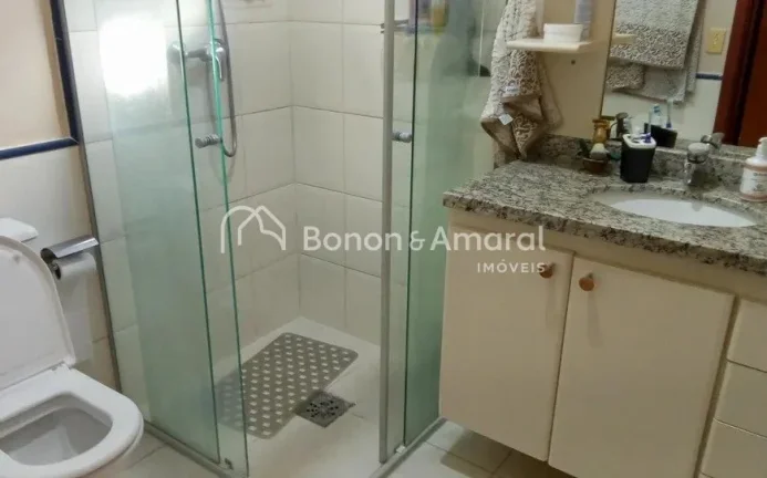 Imagem Linda e espaçosa casa com área construída de 321 m². A residência possui living para 3 ambiente...