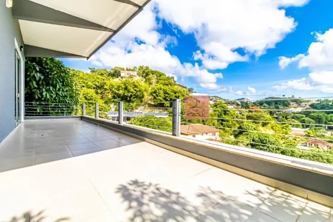 Imagem Casa Triplex com 436m² no melhor condomínio de Pendotiba.