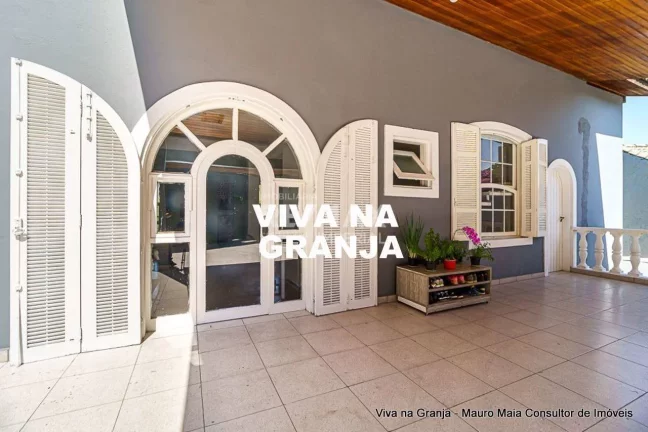 Imagem Casa com 5 quartos, sendo 4 suítes na Granja Viana - Carapicuíba/SP