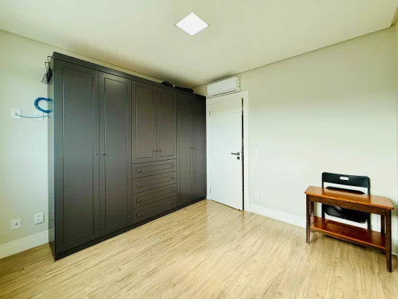Imagem Apartamento mobiliado com 4 dormitórios sendo 2 suítes e 2 vagas de garagem em Balneário Camboriú