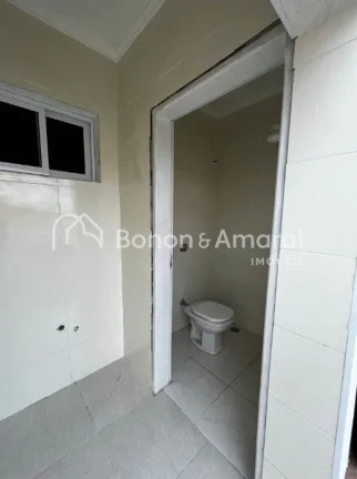 Imagem Linda casa à venda em Mirante do Lenheiro, Valinhos. Este sobrado possui 3 quartos, incluindo uma s...