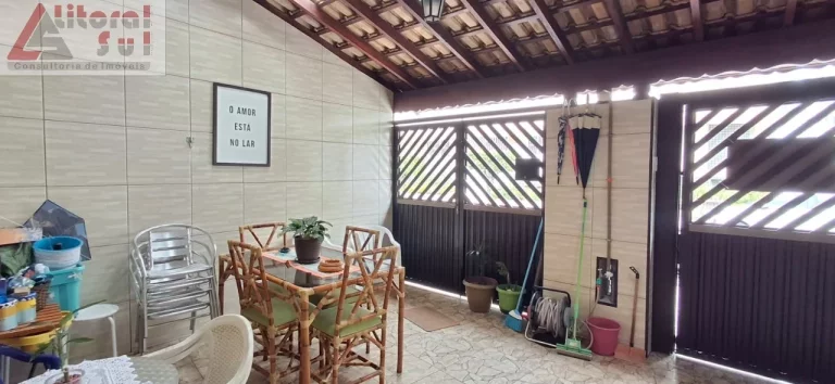 Imagem Imperdível Residência à Venda em Praia Grande-SP, Tupi: 2 Quartos, 1 Sala, 2 Banheiros, 2 Vagas,