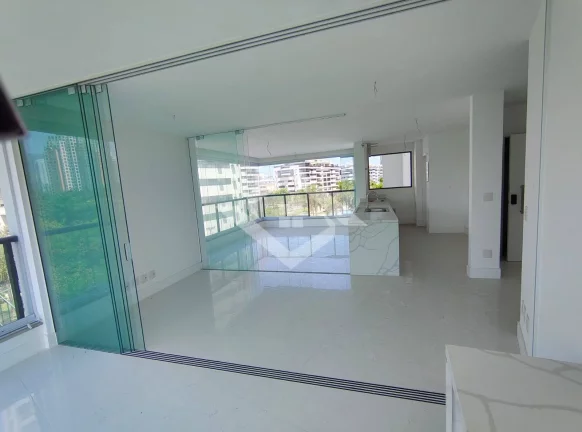 Imagem Apartamento de 4 Quartos na Barra da Tijuca perto do Posto 6 com 147 m²
