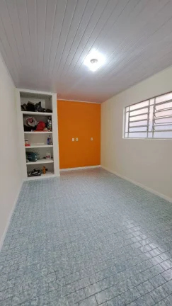 Imagem Casa 2 Dormitórios - C/ Vaga de Garagem