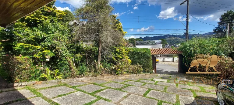 Imagem Casa com 730m², a venda, no Bairro Alto do Capivari em Campos do Jordão-SP