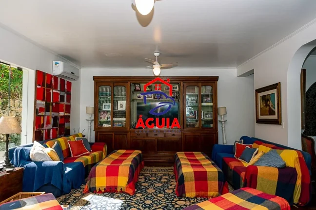 Imagem Belíssima casa em condomínio fechado em meio a Mata Atlântica com vista para o mar!!