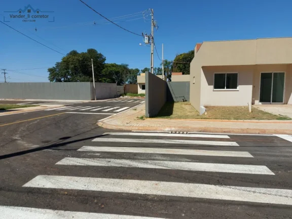 Imagem Casa de 2 quartos à venda no Condomínio Veneza, Jardim Guarapuava, Foz do Iguaçu-PR: 54,33m², 1 suíte, 2 salas, 2 banheiros, 1 vaga.