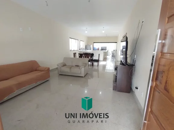 Imagem Linda e ampla casa à venda em Nova Guarapari, 10 minutos a pé da Praia de Peracanga e Bacutia.