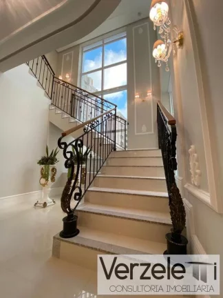 Imagem Apartamento 4 ou + dormitórios para Venda em Balneário Camboriú / SC no bairro Centro
