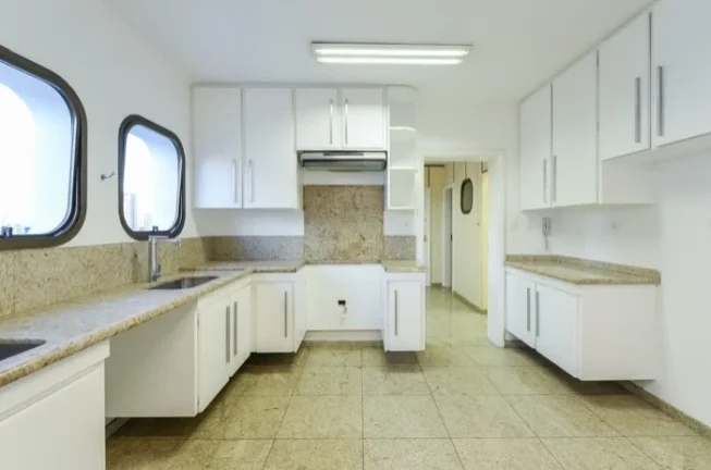Imagem Apartamento 301M², 4Q, 4 Suítes, 4 Banheiros, 4 Vagas, Lavabo, Varanda, Academia, Piscina, Salão de Festas e Jogos, Playground, Banheira, Split.