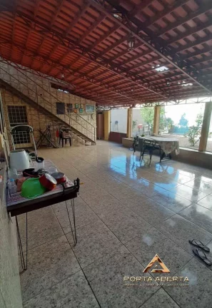 Imagem Casa com piscina no Parque Caravelas - cod 1229