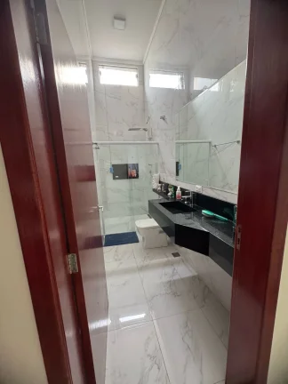 Imagem Casa térrea com piscina à venda no Condomínio Lago da Serra