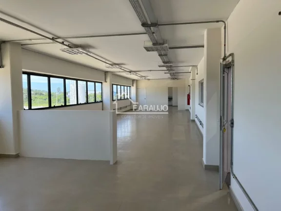Imagem Galpão (Padrão TRIPLE A) para locação e área construida de 2.082m²; Piso Livre: 1.500m²; Administrativo: 318m².