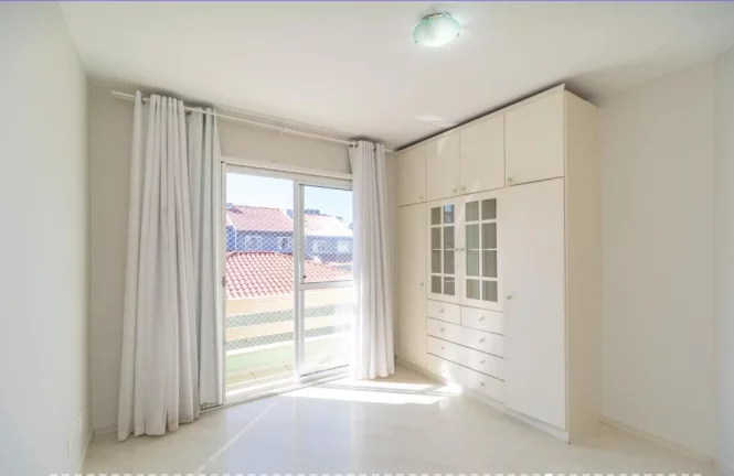 Imagem Sobrado de 3 quartos no bairro Campo Comprido