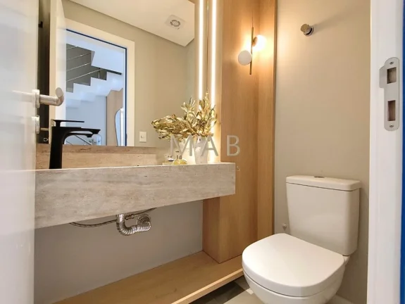 Imagem **MOBILIADO E DECORADO** Apartamento Duplex com 3 suítes, lavabo, cozinha, sala estar/jantar, área de serviço, sacada com churrasqueira. 2 vagas de ga
