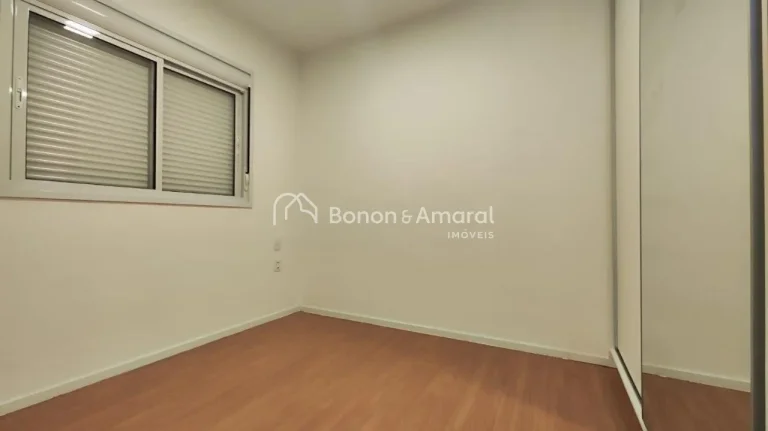 Imagem Descubra este aconchegante apartamento com 2 dormitórios, sendo 1 suíte, sala ampla para dois ambi...