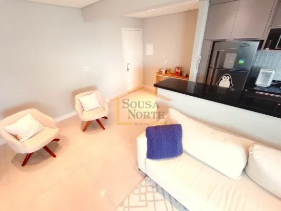 Imagem Apartamento com 93m², 3 dormitórios, sendo 1 suíte, 2 banheiros. Possui cozinha com armários emb...