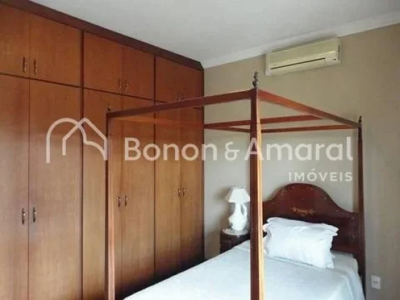Imagem Lindo sobrado com fino acabamento. Piso superior: 3 suítes, (1 com closet e hidro), piso assoalho d...