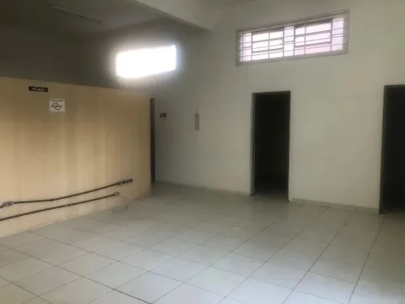Imagem Salão comercial à venda em Sorocaba-SP, Parque Vitória Régia: 2 salas, 3 banheiros, 3 vagas de garagem, 226m². Aproveite!