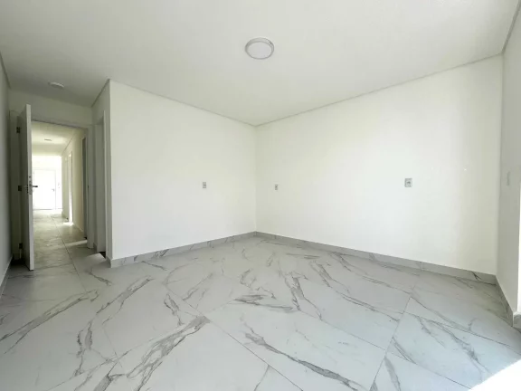 Imagem Cobertura Duplex com 3 dormitórios sendo 1 suíte e 2 vagas no bairro Bom Jesus -São José dos Pinhais