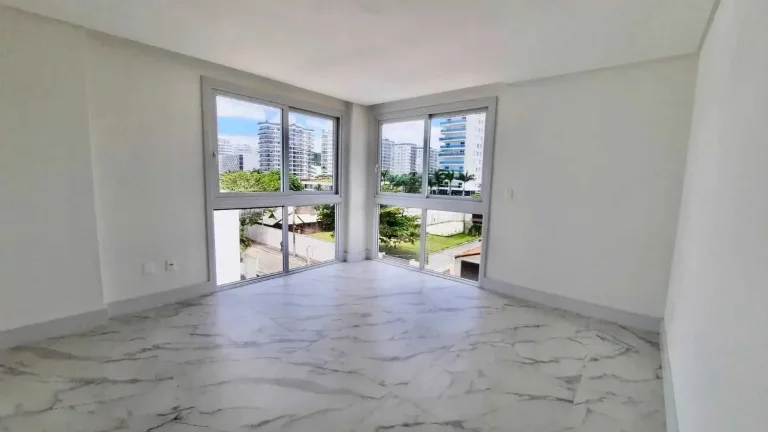 Imagem Apartamento com 3 dormitórios sendo 1 suíte e 2 vagas de garagem na Praia Brava em Itajaí