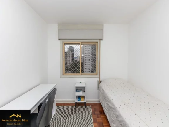 Imagem Apartamento na Pompéia, com 3 dormitórios, 1 suíte, e 2 vagas e dependência de serviço completa. Edifício com Portaria 24 hs, Gerador e Lazer