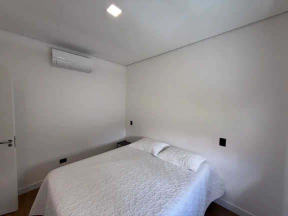 Imagem Linda Casa Mobiliada com Piscina - Condomínio Nova Jaguari