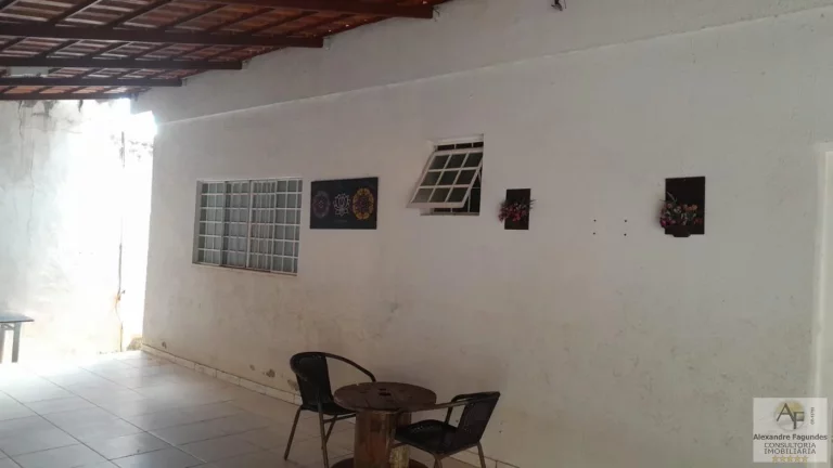 Imagem Casa para Venda em Aparecida de Goiânia, Vila Brasília, 3 dormitórios, 1 suíte, 2 banheiros, 5 vagas