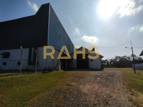 Imagem Este galpão comercial é localizado em Araquari, fundos do KM-65 da BR-101, com área total de 63.4...