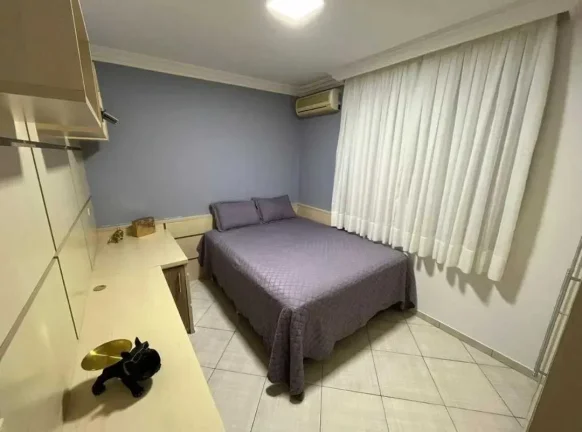 Imagem Sobrado com 3 dormitórios sendo 1 suíte e 1 vaga de garagem em Balneário Camboriú/SC