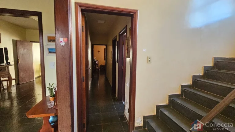 Imagem Casa à venda no bairro São Francisco em Patos de Minas – 4 quartos, suíte, 255m² de área construída