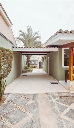 Imagem Imperdível: Casa à venda em Guarujá-SP, Balneário Praia do Pernambuco, 3 quartos, 1 suíte, 4 banheiros, 4 vagas, 150m².