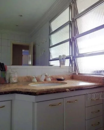 Imagem Apartamento totalmente reformado, andar alto, vista incrível, amplo living para 2 ambientes, 3 dorm...