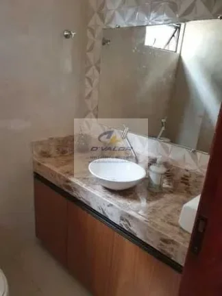 Imagem Vendo Casa Mobiliada, em Condomínio Fechado, com 160 m², 3 suítes, área gourmet e 2 vagas