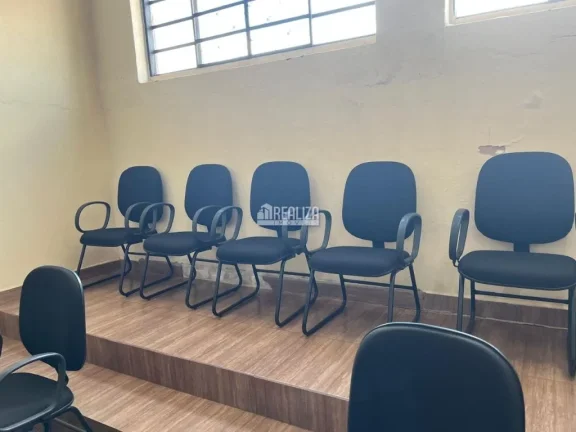 Imagem Ótima oportunidade! Espaço ideal para igreja já montada em Igarapava-SP, com todos os móveis necessários e equipamento de som completo.Estrutura completa para cultos, cursos e reuniões.