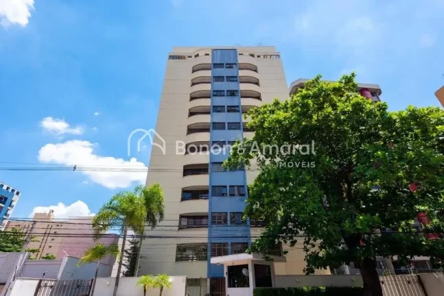 Imagem Com 81 m², o imóvel possui dois pavimentos: No pavimento inferior contém sala para dois ambientes...