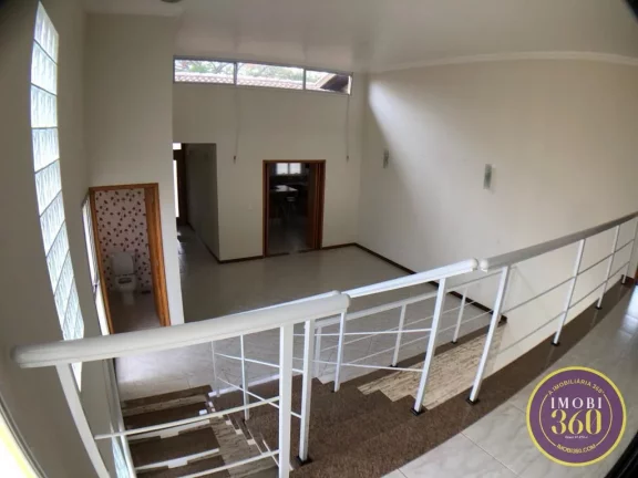 Imagem Linda e espaçosa casa assobradada.