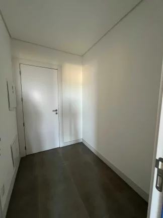 Imagem Apartamento alto padrão com 3 suítes e 2 vagas de garagem no bairro América em Joinville/SC
