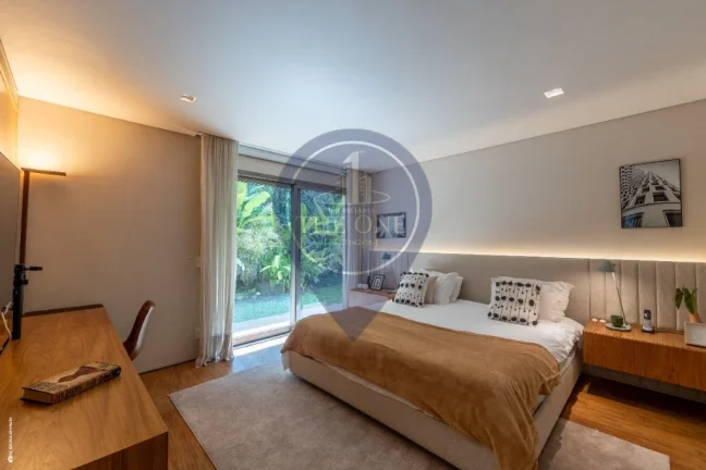 Imagem Imperdível: Casa à venda em SP, 3 quartos, 3 suítes, 2 salas, 5 banheiros, 4 vagas e 628m² no Alto de Pinheiros!