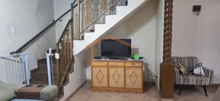 Imagem Sobrado com 170m², muito bem distribuído, 3 dormitórios, 2 banheiros, sala de estar aconchegante,...