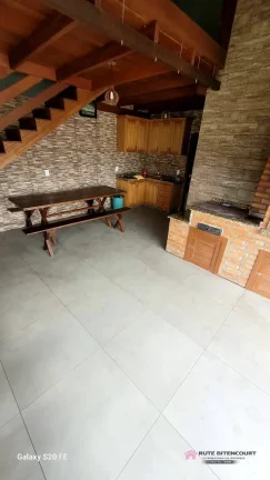 Imagem Excelente Casa em Alvenaria com Laje Mobiliada - Bairro Costeira
