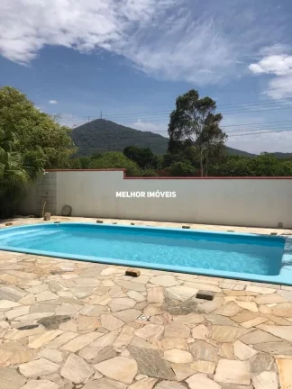 Imagem Casa mobiliada, decorada à venda com 06 suítes, piscina localizada na Quadra Mar na Praia do Estaleiro em Balneário Camboriú.