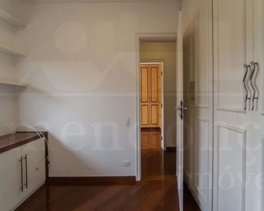 Imagem Apartamento duplex, living com lareira e tacos, terraço, lavabo, escritório, 03 dormitórios sendo...