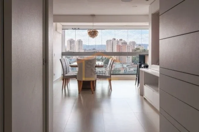 Imagem Apartamento de 114m².
O imóvel conta com 2 suítes espaçosas, ambas equipadas com móveis planeja...